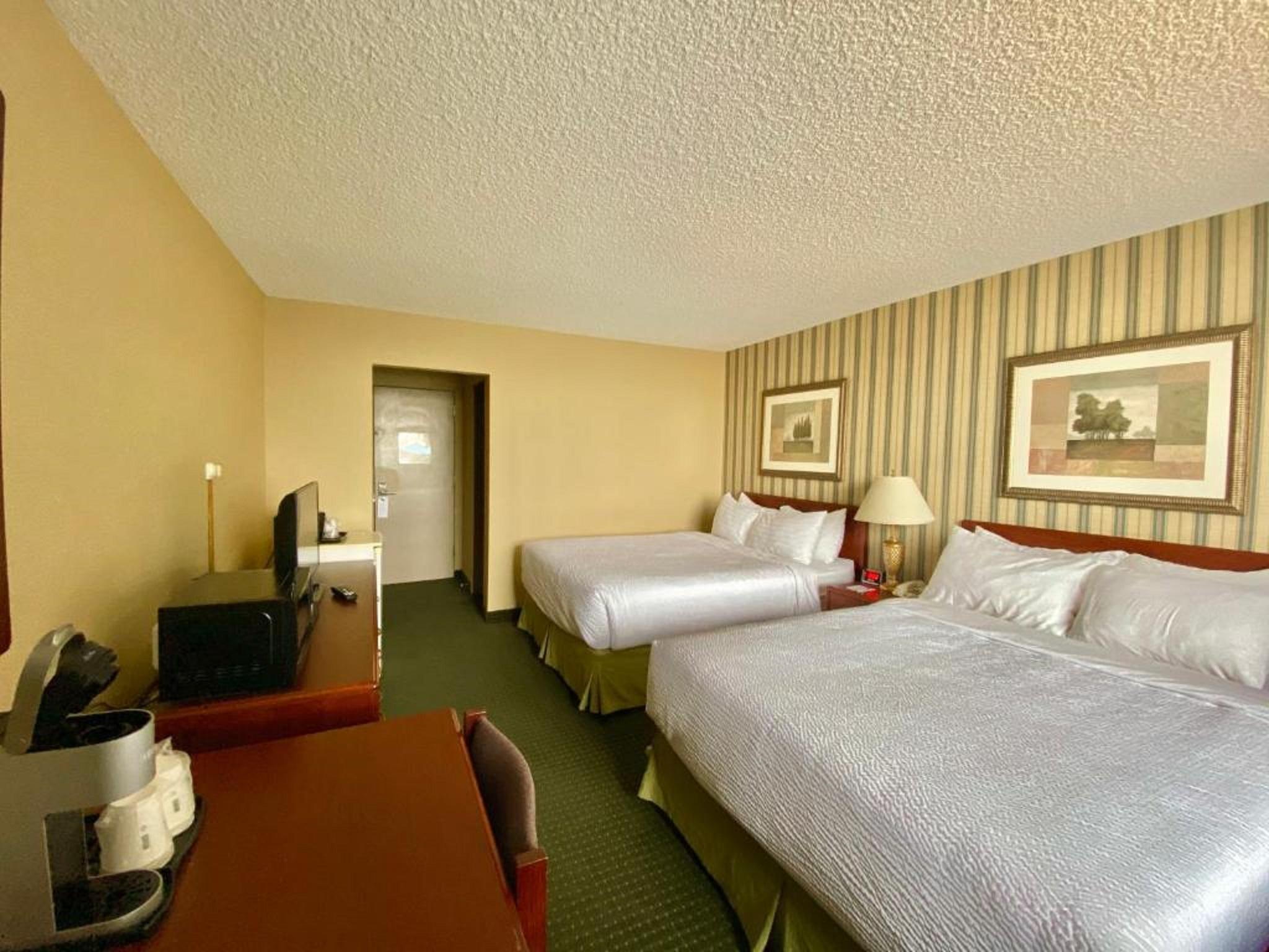 Ramada By Wyndham Whitecourt Hotel Ngoại thất bức ảnh